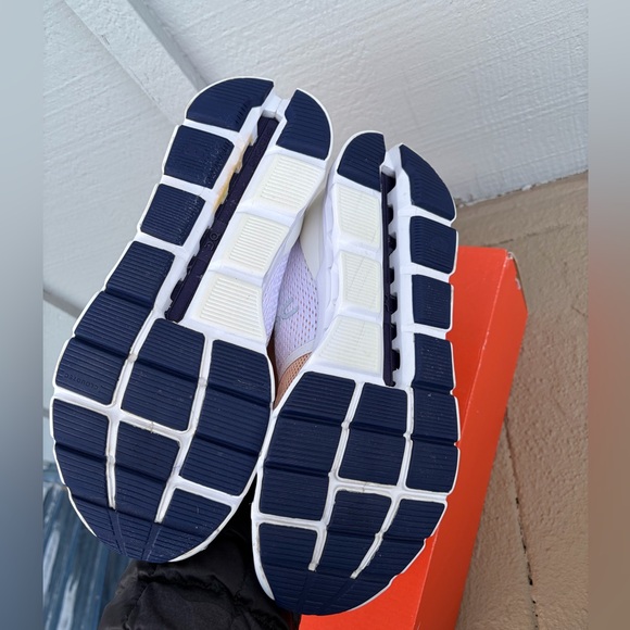 Women’s On Running Cloudstratus Athletic Shoes - Picture 4 of 11